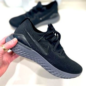 NWOB Nike Epic React Flyknit 2 'Anthracite' women’s size 7.5